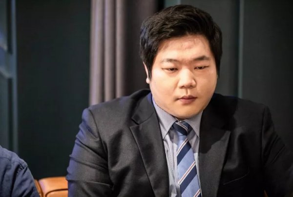 他随即上手 他随即上手